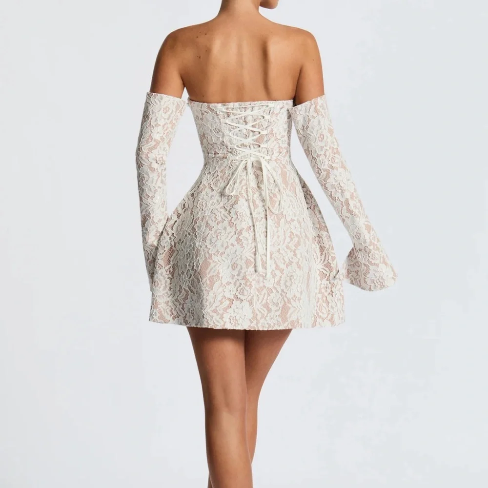 Off-Shoulder White Lace Mini Dress with Detachable Sleeves - Picture 2 of 4